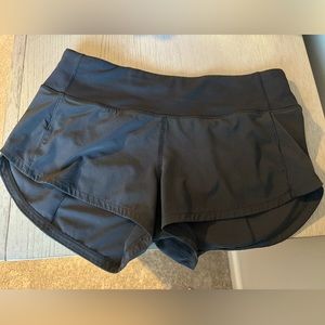 BLACK lululemon speed up shorts in size 2 (2.5 inch)